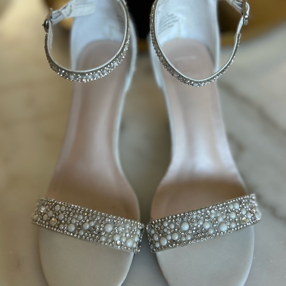 DB STUDIO
Crystal and Jewel Embellished Wedge Sandals ETTA - Picture 4 of 5